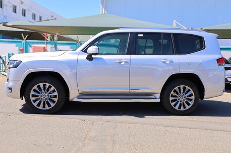 Jeddah, Vehicles, Cars & Trucks , SAR 295000,  Toyota Land Cruiser 2025 GXR-3 L3,  2025,  Automatic,  309 KM,   Mileage: Only Three Hundred Fifty Kilometers