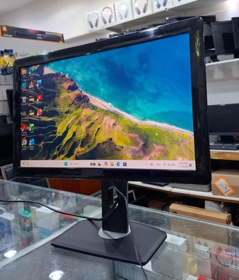 Manama, Computers, BHD 24,  23inch LED Full HD Monitor Resolution 1920x1080p / Rotatable 180* Very Good Working