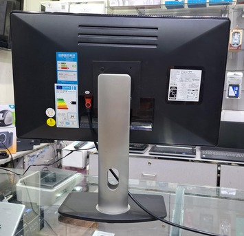 Manama, Computers, BHD 24,  23inch LED Full HD Monitor Resolution 1920x1080p / Rotatable 180* Very Good Working