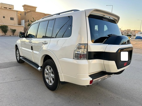 Riyadh, Vehicles, Cars & Trucks , SAR 68000,  Mitsubishi Pajero GLS,  2020,  Automatic,  90000 KM,    Mid Option With 4x4 For Urgent Sale 1st Owner Accident Free Car