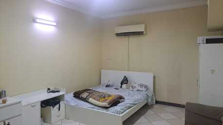 Riyadh, Apartments, Flats, Houses & Villas, 2 BR,  Rooms Available For Executive Bachelor In A Furnished Family Flat