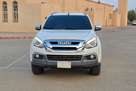 Riyadh, Vehicles, Cars & Trucks , SAR 67000,  Isuzu MU-X 3.0 TD,  2022,  Automatic,  157000 KM,    With Auto Transmission N Mid Option (Diesel) Good Price