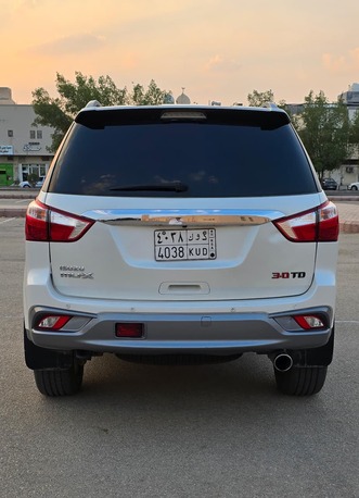 Riyadh, Vehicles, Cars & Trucks , SAR 67000,  Isuzu MU-X 3.0 TD,  2022,  Automatic,  157000 KM,    With Auto Transmission N Mid Option (Diesel) Good Price