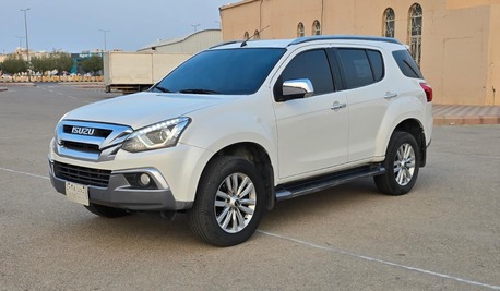 Riyadh, Vehicles, Cars & Trucks , SAR 67000,  Isuzu MU-X 3.0 TD,  2022,  Automatic,  157000 KM,    With Auto Transmission N Mid Option (Diesel) Good Price