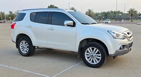 Riyadh, Vehicles, Cars & Trucks , SAR 67000,  Isuzu MU-X 3.0 TD,  2022,  Automatic,  157000 KM,    With Auto Transmission N Mid Option (Diesel) Good Price