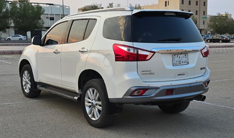 Riyadh, Vehicles, Cars & Trucks , SAR 67000,  Isuzu MU-X 3.0 TD,  2022,  Automatic,  157000 KM,    With Auto Transmission N Mid Option (Diesel) Good Price