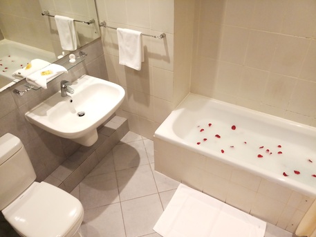Manama, Bedspace For Rent, BHD 9/day,  230 Sq. Feet,  Bed, Breakfast Attach Bathroom, Parking Guest Lobby Daily Pay Hostel Dormitory Shared Room