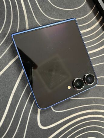 Dammam, Mobile Phones, SAR 2299,  Samsung Z Flip 7 Blue 512 GB Hardly Used