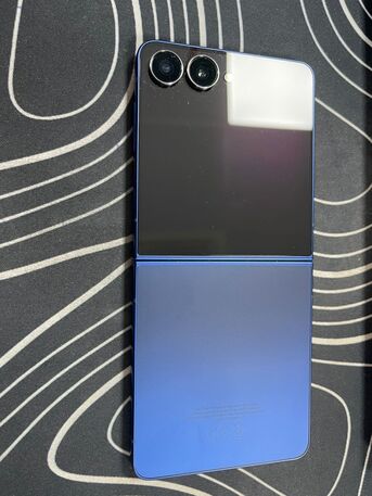 Dammam, Mobile Phones, SAR 2299,  Samsung Z Flip 7 Blue 512 GB Hardly Used