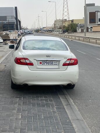 Galali, Vehicles, Cars & Trucks , BHD 2400,  Infiniti M56,  2011,  Automatic,  118934 KM,