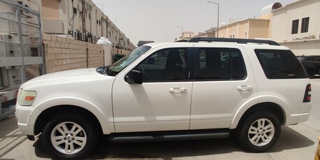 Riyadh, Vehicles, Cars & Trucks , SAR 19000,  Ford Explorer,  2010,  Automatic,  241000 KM,   XLT, , , , Sunroof 4x4 Full Options