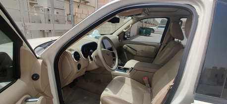 Riyadh, Vehicles, Cars & Trucks , SAR 19000,  Ford Explorer,  2010,  Automatic,  241000 KM,   XLT, , , , Sunroof 4x4 Full Options
