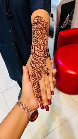 Al Mahjar, Beautician, Professional Henna Designer Available &ndash; Bridal & Party Designs
