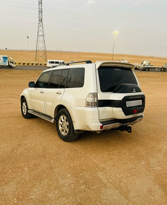 Riyadh, Vehicles, Cars & Trucks , SAR 54500,  Mitsubishi Pajero,  2019,  Automatic,  300000 KM,    MODEL FULL OPTION 3.5 V6 NEAT CAR FOR SALE