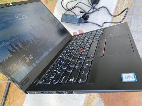Riyadh, Computers, SAR 1000,  Lenovo X1 Carbon Core I7,16GB RAM,256GB SSD,Original Type C Charger