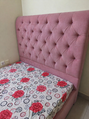 Manama, Furniture, BHD 35,  URGENT SELL OF QUEEN SIZE BED (150x200), BIG COMPUTER TABLE + 2 CHAIRS, GAS CYLINDER