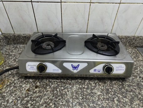 Manama, Furniture, BHD 35,  URGENT SELL OF QUEEN SIZE BED (150x200), BIG COMPUTER TABLE + 2 CHAIRS, GAS CYLINDER