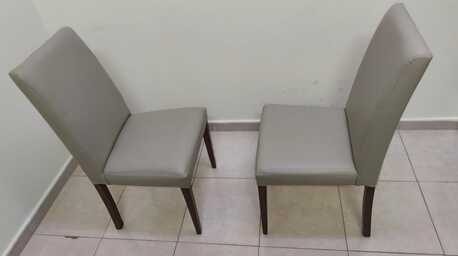 Al Malaz, Furniture, SAR 950,  1 Dining Table With 6 Leather Chairs