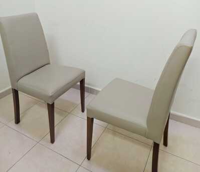 Al Malaz, Furniture, SAR 950,  1 Dining Table With 6 Leather Chairs