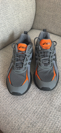 Khobar, Clothing & Accessories, SAR 400,  ASICS SHOES - GEL QUANTUM 180 (SIZE 43.5/US 9.5)