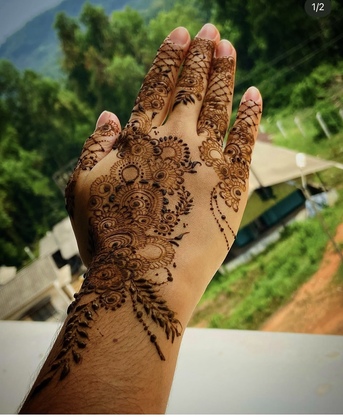 Al Murabba, Beautician, Elegant Henna Designs For All Occasions
