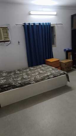 Al Malaz, Rooms for Rent, SEPARATE ROOM AVAILABLE FOR EXECUTIVE BACHELOR IN APPARTMENT