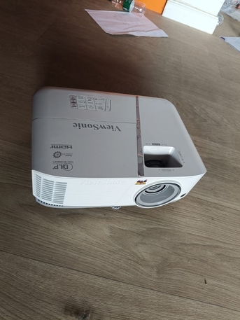 Riyadh, Electronics, SAR 800,  Projector With Screen Auto