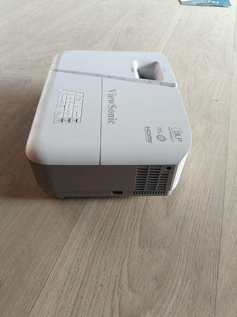 Riyadh, Electronics, SAR 800,  Projector With Screen Auto