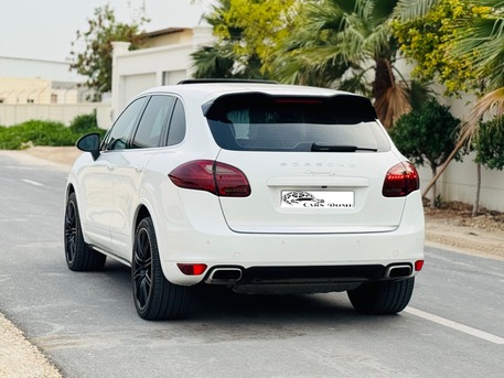 Manama, Vehicles, Cars & Trucks , BHD 4300,  Porsche Cayenne,  2013,  165000 KM,  Full Option - V8