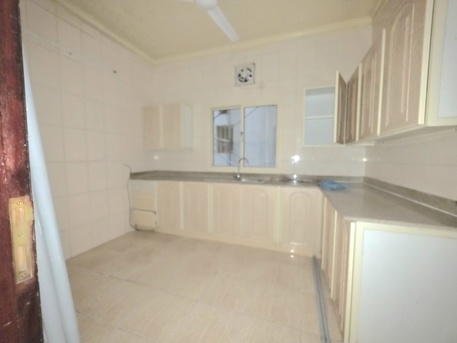 Salmaniya, Offices, BHD 280,  140 Sq. Meter,  Spacious 3 Bedroom Unfurnished Commercial Flat For Rent.