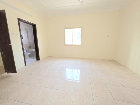 Salmaniya, Offices, BHD 280,  140 Sq. Meter,  Spacious 3 Bedroom Unfurnished Commercial Flat For Rent.