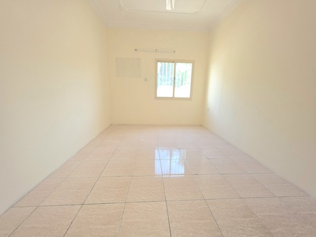 Salmaniya, Offices, BHD 280,  140 Sq. Meter,  Spacious 3 Bedroom Unfurnished Commercial Flat For Rent.