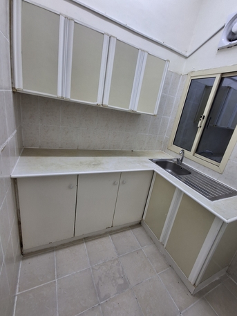 Hoora, Apartments, Flats, Houses & Villas, BHD 180/month,  2 BR,  2 Room 1bath Closed Kitchen 180bd With Ewa In Hoora