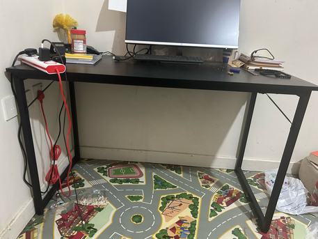 Al Sulaymaniyyah, Furniture, SAR 120,  Computer Table And Rolling Chair