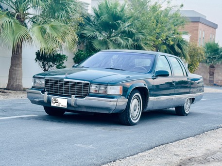 Manama, Vehicles, Cars & Trucks , BHD 1950,  Cadillac Fleetwood,  1996,  217000 KM,  Classic Car For Sale