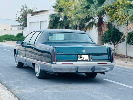 Manama, Vehicles, Cars & Trucks , BHD 1950,  Cadillac Fleetwood,  1996,  217000 KM,  Classic Car For Sale