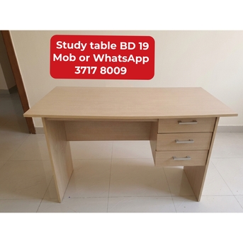 Manama, Furniture, BHD 19,  🌍Study Table  In Good Condition For Sale With Delivery