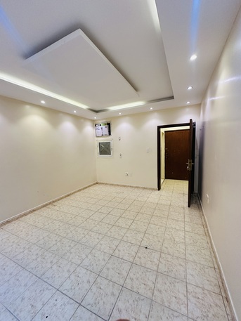 Al Jubail Al Balad, Rooms for Rent, SAR 900/month,  Single Room Available With Seperate Entrance