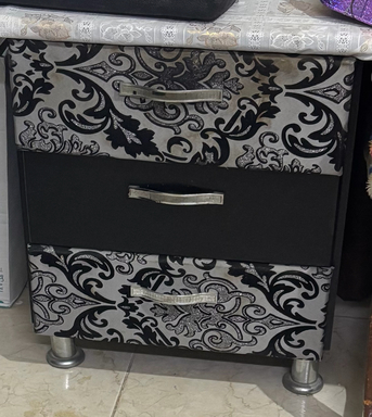 Al Malaz, Furniture, SAR 600,  Urgent Sale- Bedroom Furniture Set (Italian Wood) 5 Items