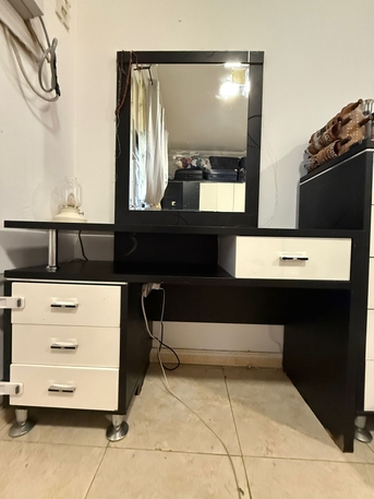 Jeddah, Furniture, SAR 600,  Kingsize Bed With Two Side Table And Dressing Table