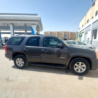 Riyadh, Vehicles, Cars & Trucks , SAR 21000,  Gmc Yukon,  2010,  Automatic,  482213 KM,