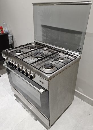 Riyadh, Household Items, SAR 600,  Italy Gas Oven 5 Burners