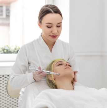 Singapore, Beautician, Professional Skin Treatment For Brightening And Radiant Skin