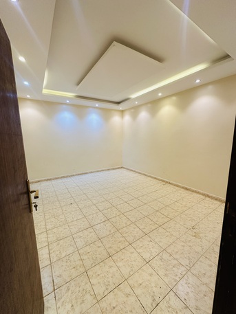 Al Jubail Al Balad, Rooms for Rent, SAR 850/month,  Single Room Available With Seperate Entrance