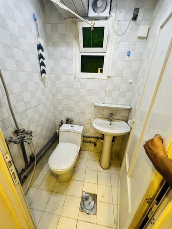 Al Jubail Al Balad, Rooms for Rent, SAR 850/month,  Single Room Available With Seperate Entrance
