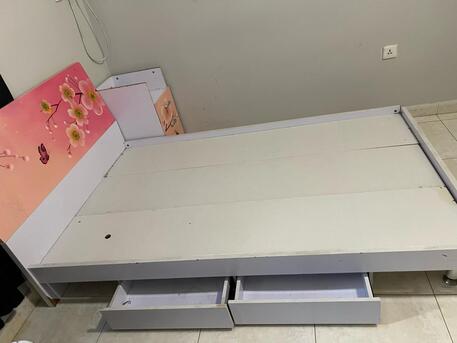 Al Jubail Al Balad, Furniture, Bed And Carpet