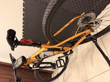 Al Rakah Al Shamaliyah, Bicycles, SAR 2000,  Rarely Used Trek Marlin 5 M (29&rdquo;) Orange/Lithium Grey For Sale