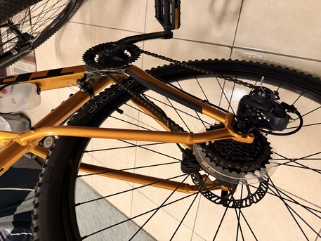 Al Rakah Al Shamaliyah, Bicycles, SAR 2000,  Rarely Used Trek Marlin 5 M (29&rdquo;) Orange/Lithium Grey For Sale