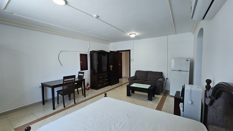 Juffair, Apartments, Flats, Houses & Villas, BHD 180/month,  Clean And Spacious Studio, Inclusive Ewa Internet.Juffair Near Lulu. 39128508 Benny