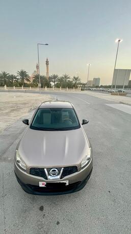 Juffair, Vehicles, Cars & Trucks , BHD 1700,  Nissan Qashqai,  2011,  Automatic,  146000 KM,  Very Economic Car For Sale - Mini SUV